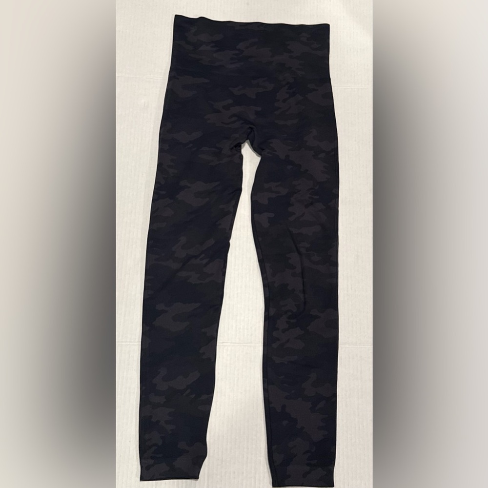 SPANX Camo Leggings Small High Rise